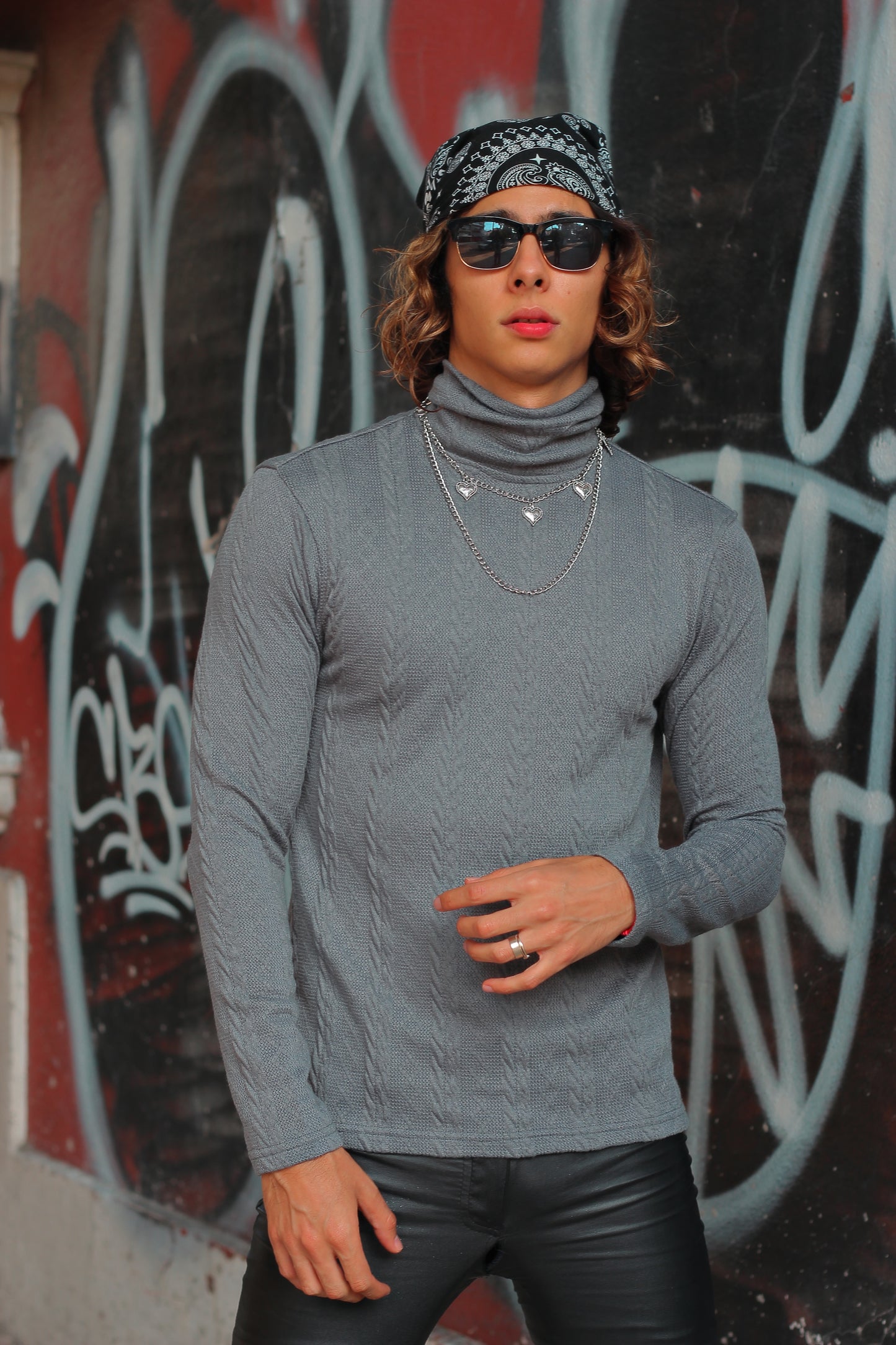 Top cuello alto gris grueso unitalla